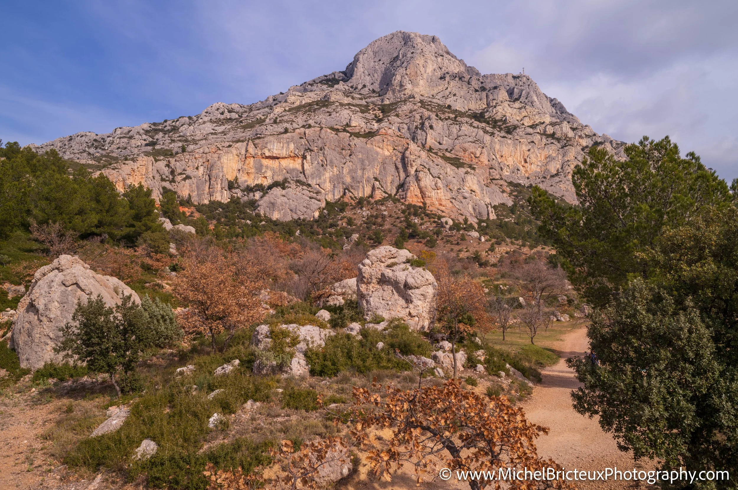FR-Aix-en-Provence et Sainte-Victoire 1006075 LowRes.jpg