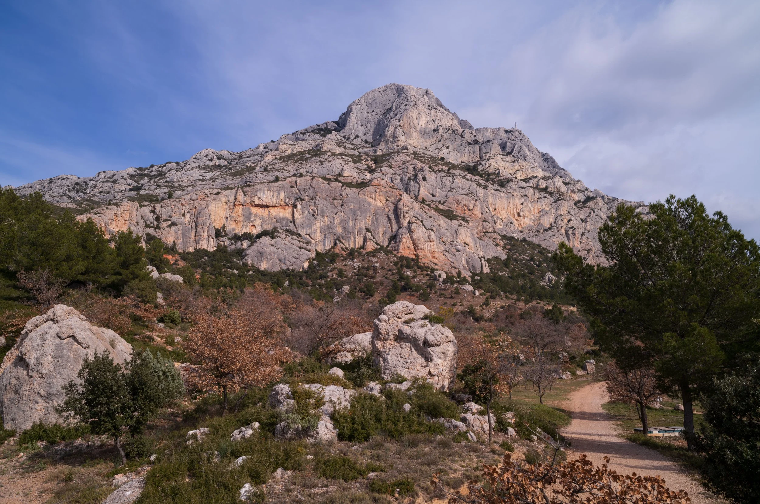 FR-Aix-en-Provence et Sainte-Victoire 1006076 LowRes.jpg