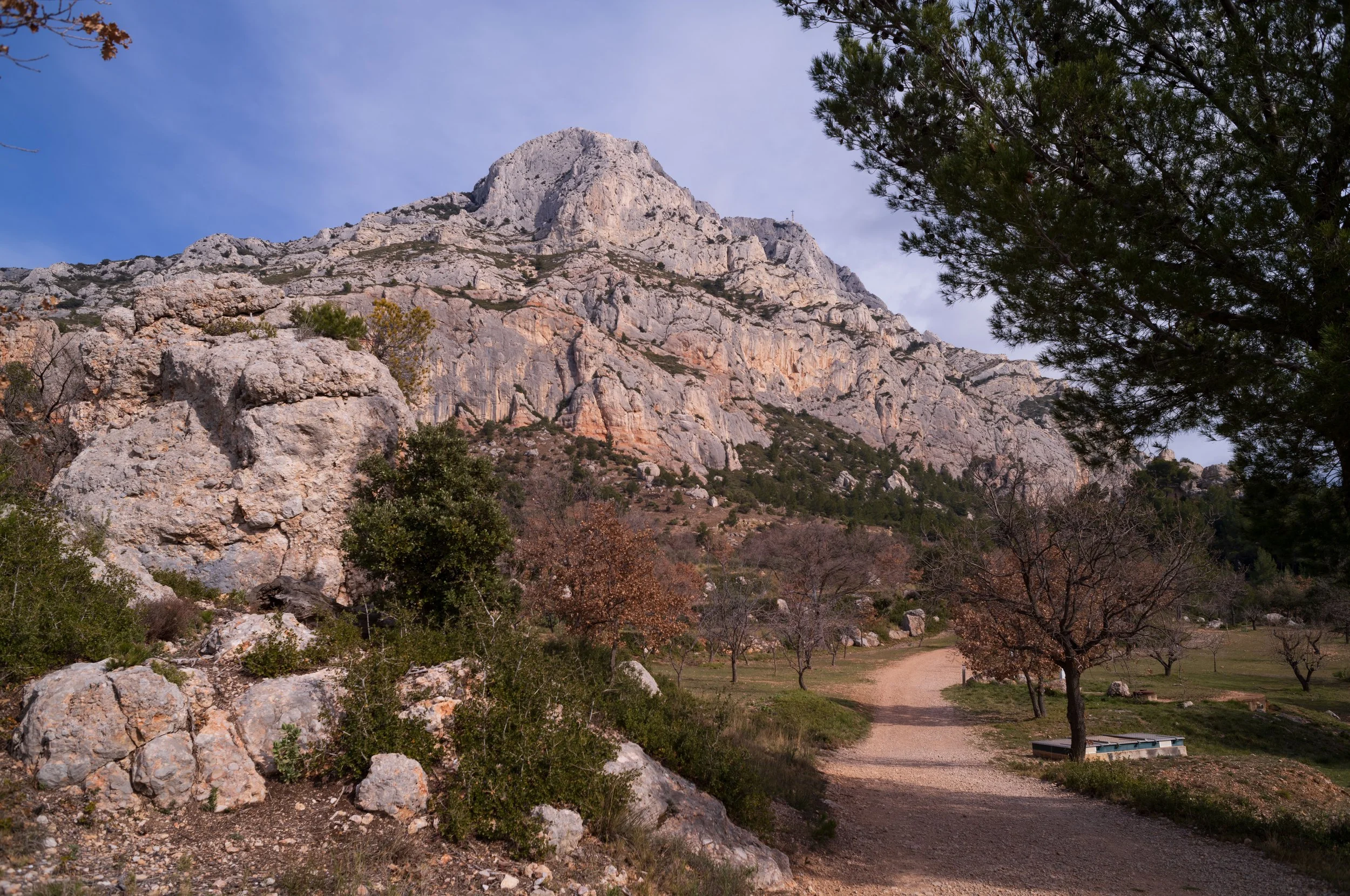 FR-Aix-en-Provence et Sainte-Victoire 1006078 LowRes.jpg