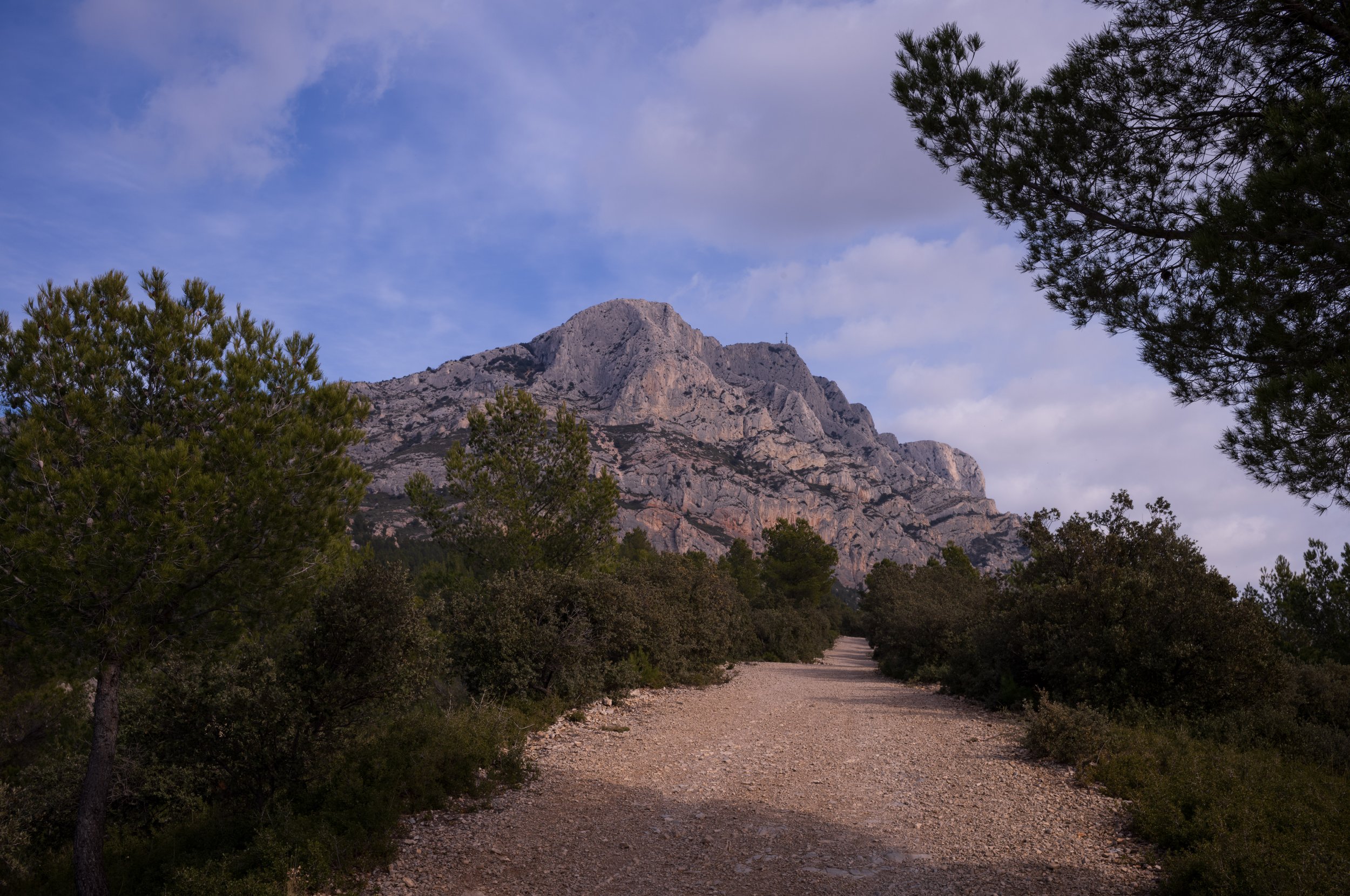 FR-Aix-en-Provence et Sainte-Victoire 1006081 LowRes.jpg