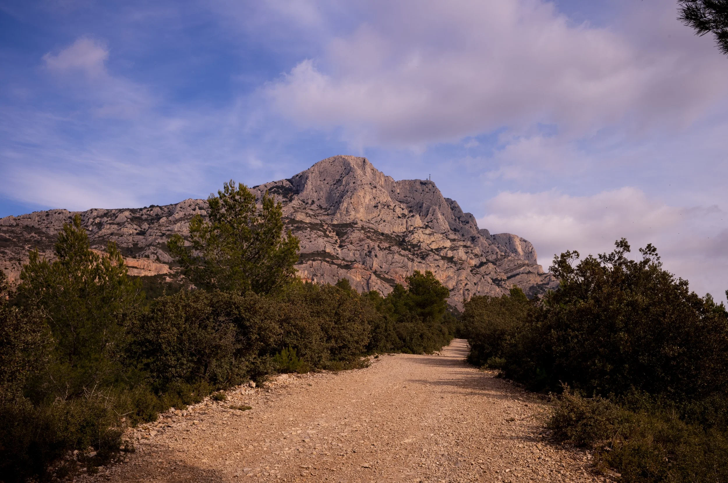 FR-Aix-en-Provence et Sainte-Victoire 1006086 LowRes.jpg