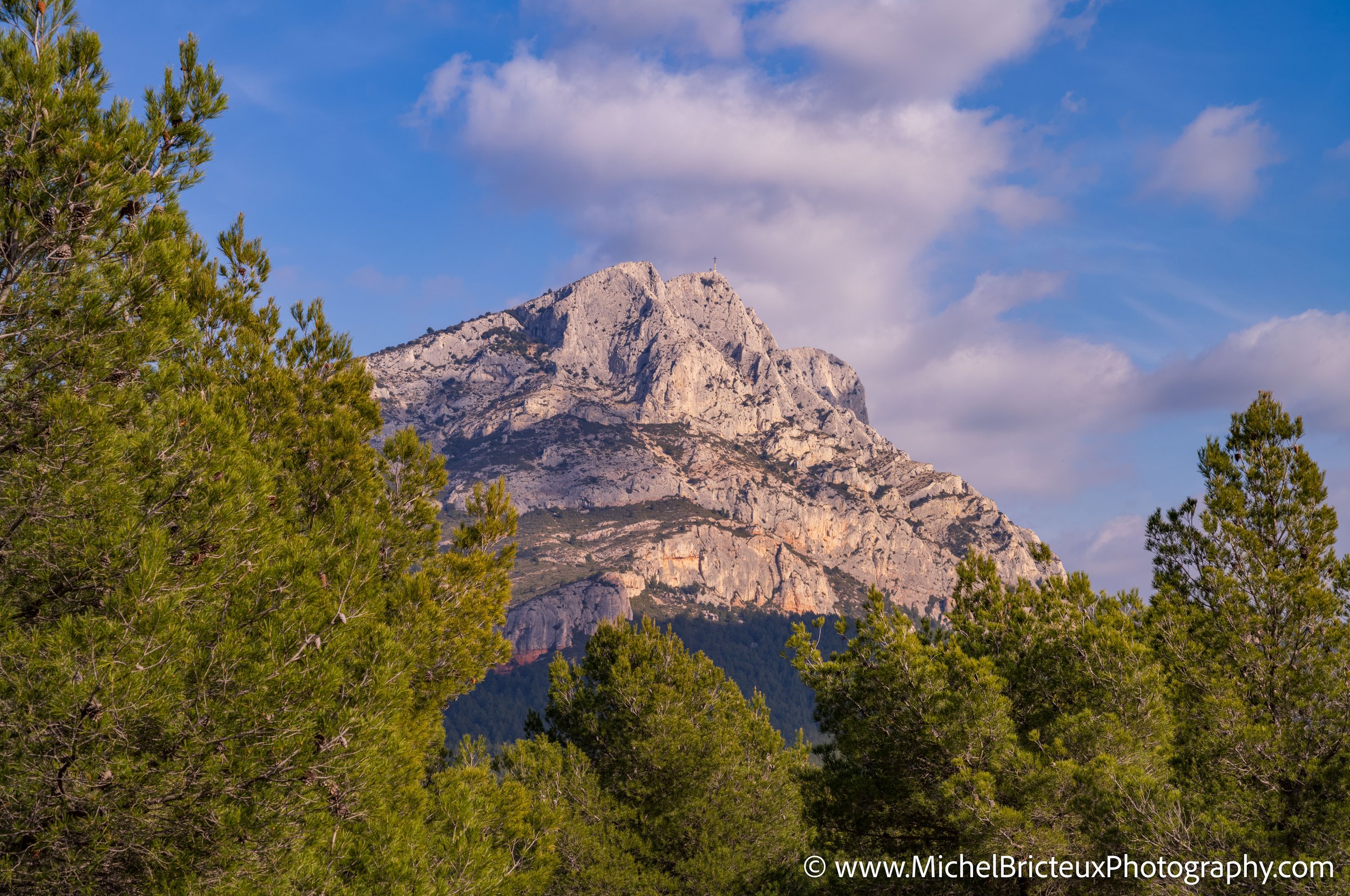 FR-Aix-en-Provence et Sainte-Victoire 1006108 LowRes.jpg
