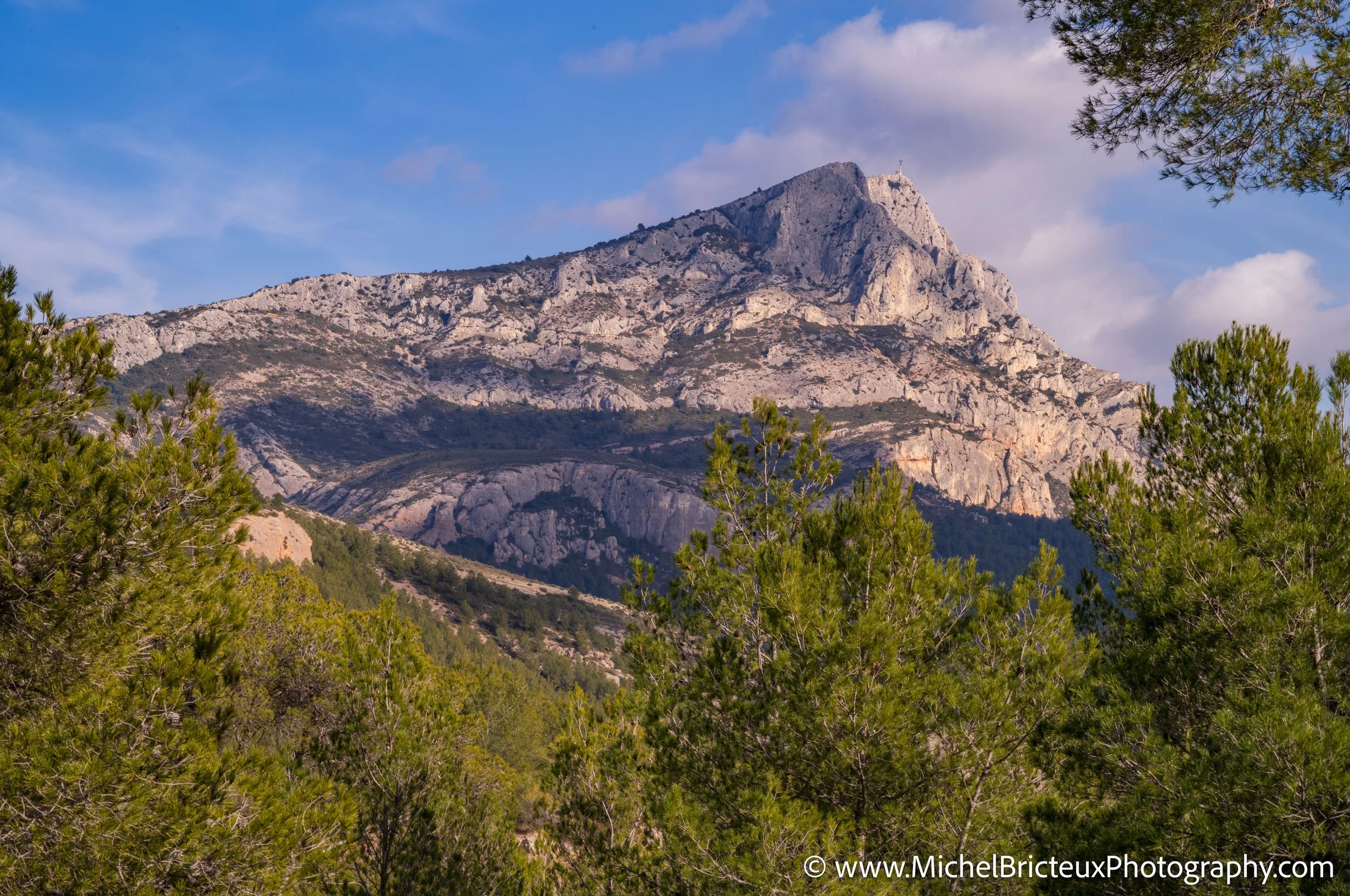 FR-Aix-en-Provence et Sainte-Victoire 1006110 LowRes.jpg