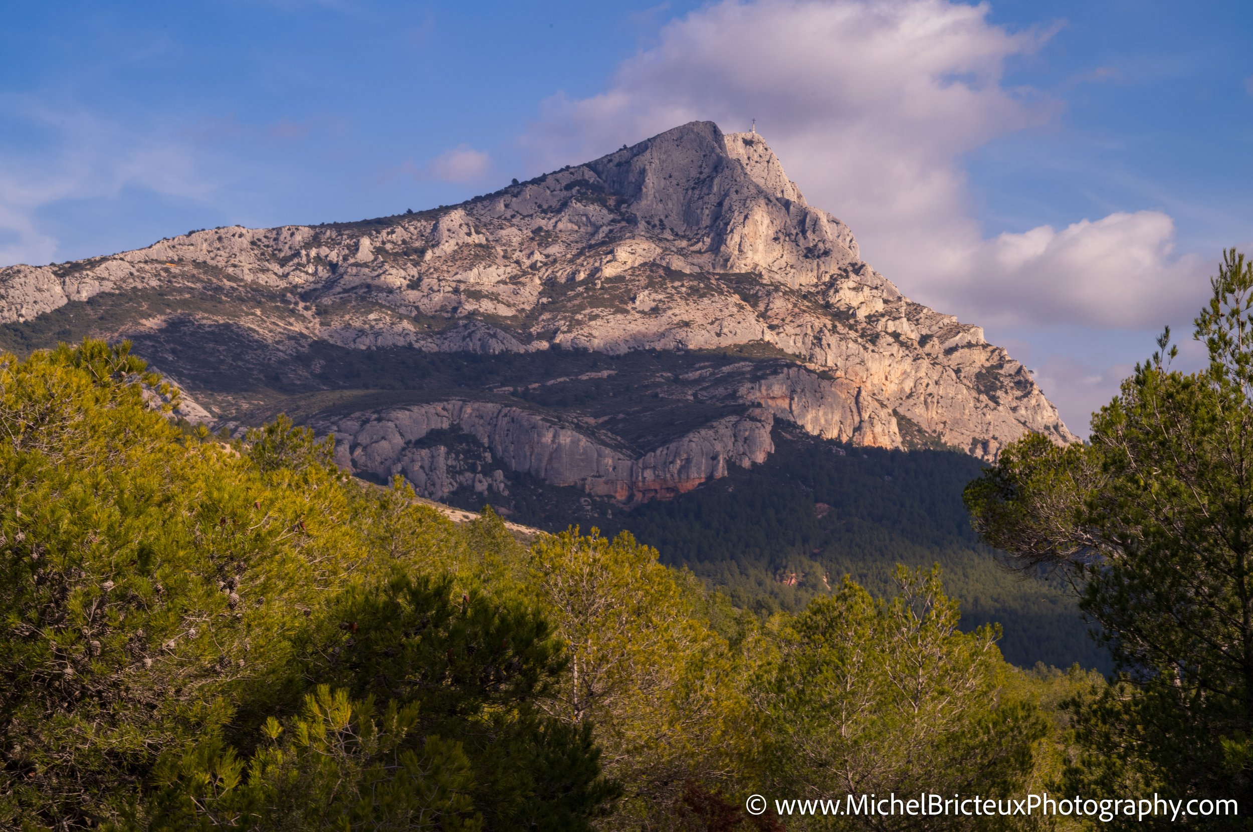 FR-Aix-en-Provence et Sainte-Victoire 1006112 LowRes.jpg
