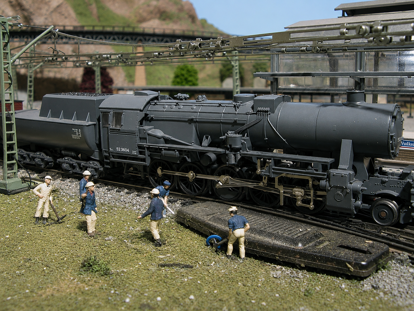 Diorama ferroviaire à vapeur miniature.png