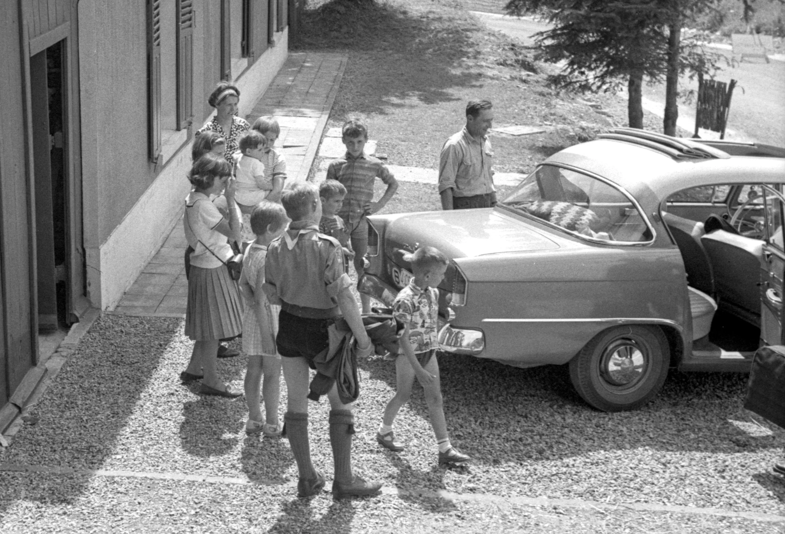 FAM-Archives Bricteux - La nouvelle voiture LowRes.jpg