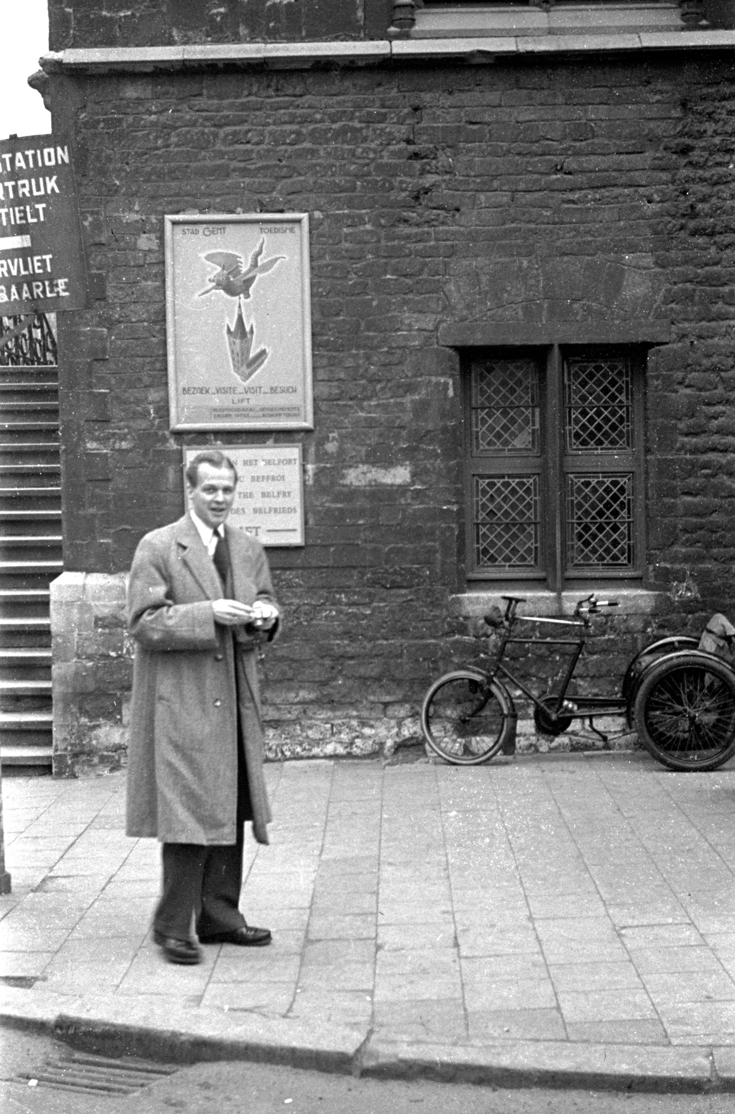 FAM-Archives Bricteux - Scene de rue Gent LowRes.jpg