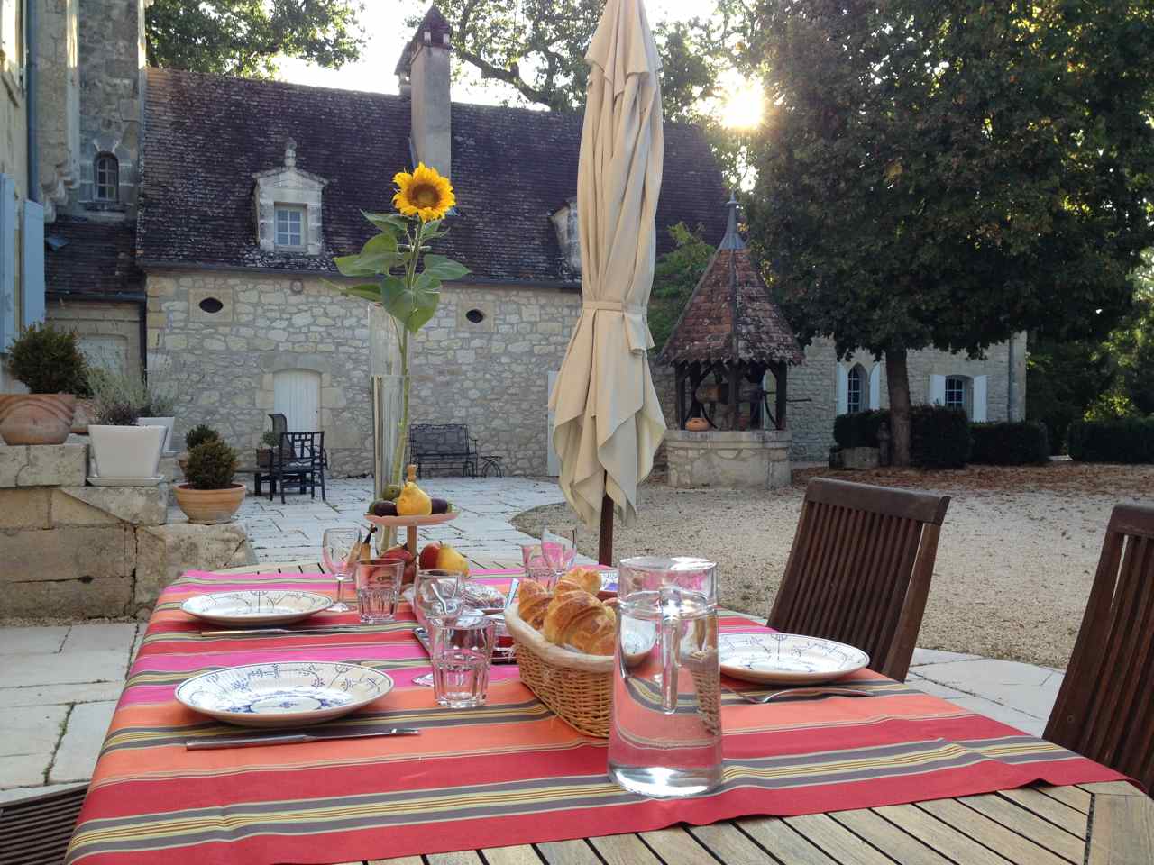 HOME - bfast on terrasse.jpg