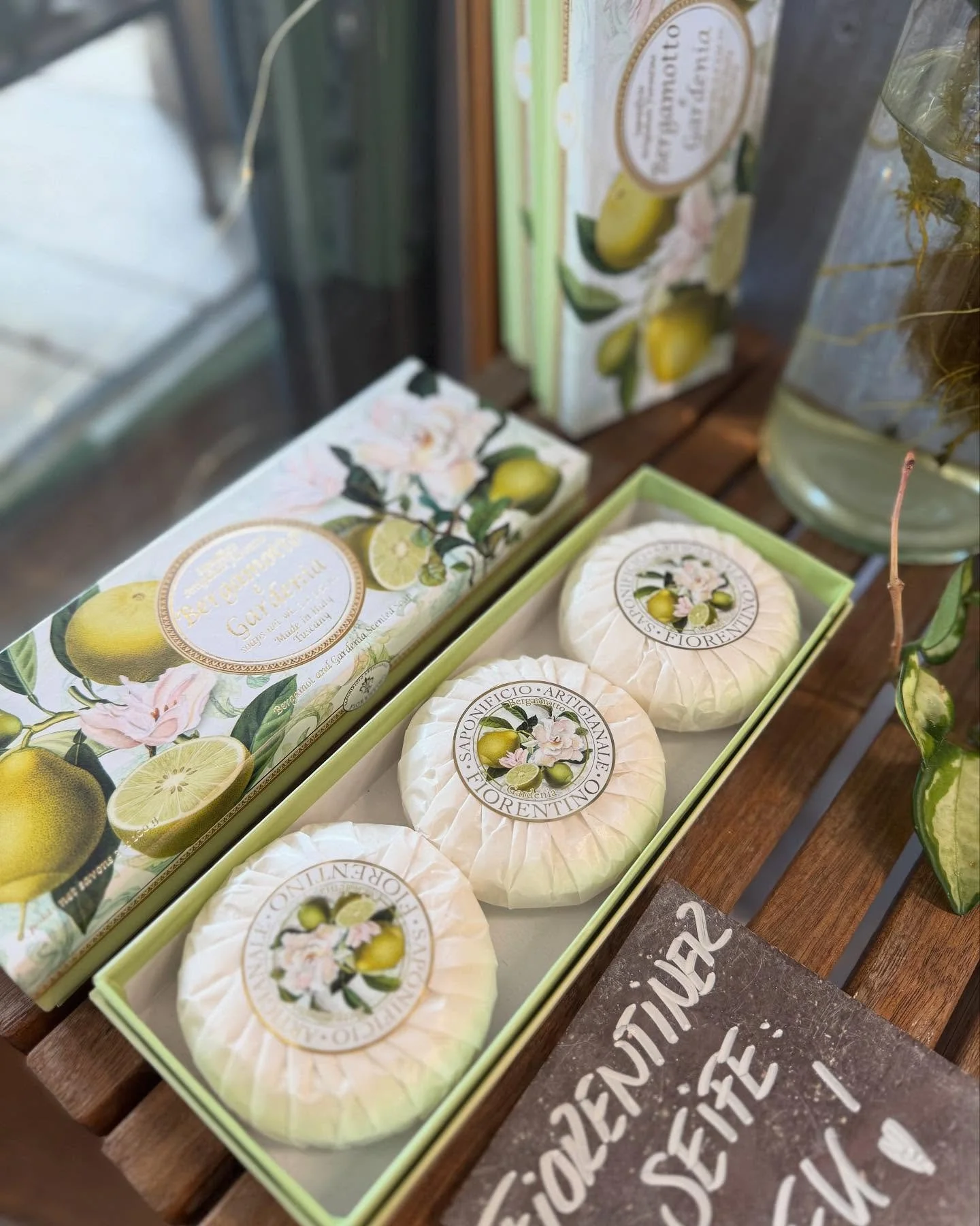 Neue, in Italien produzierte Seifen sind angekommen!
Oh, diese D&uuml;fte! 🤗🥰🍋 #richterswil #st&auml;fa #thalwil #zurichsee #geschenke
