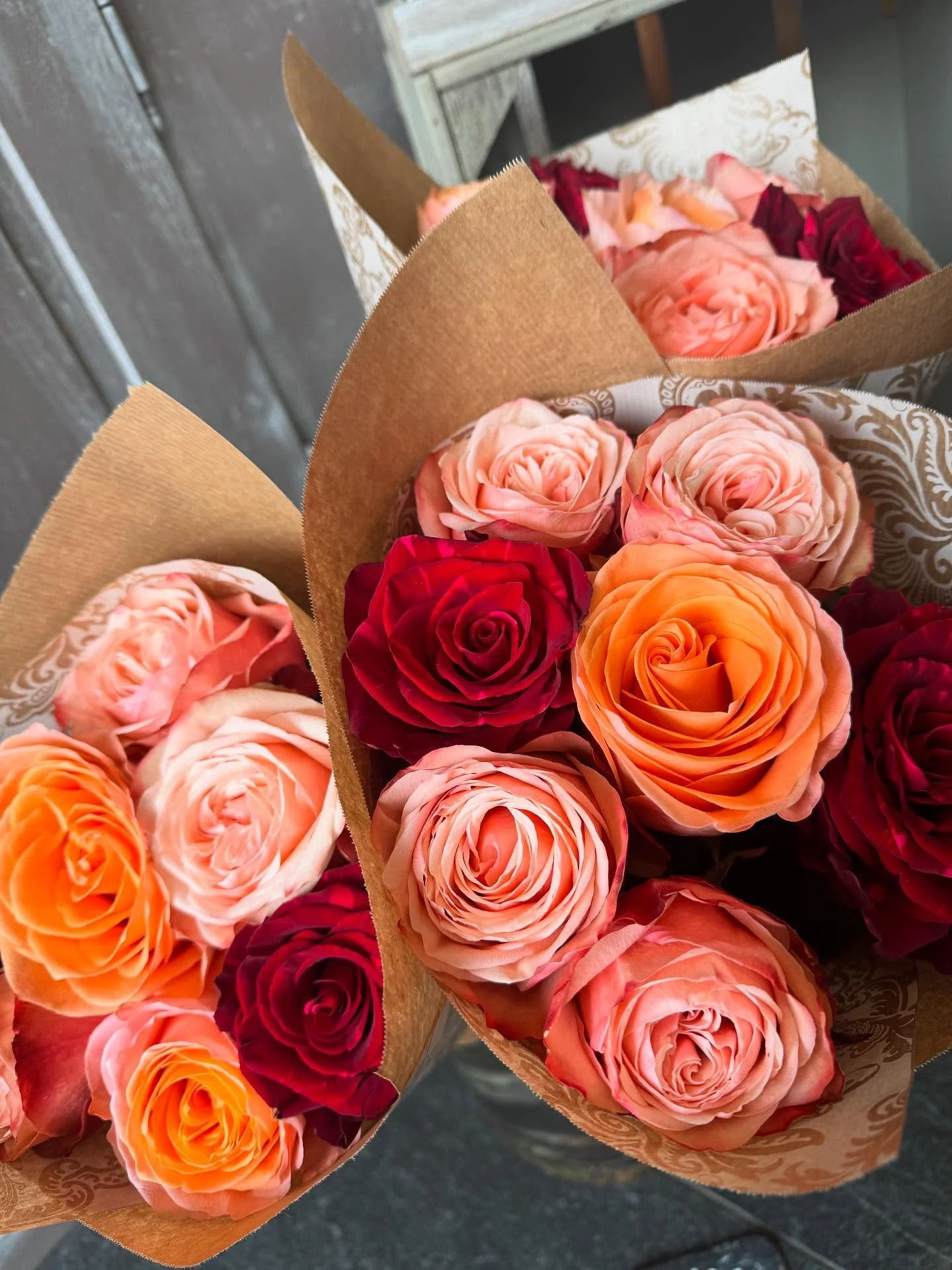 🌹 Dein Rosenmoment im August 🌞 Schenke dir oder einem lieben Menschen einen ganz besonderen Rosenmoment. ✨ Nur im August: 5 % Rabatt in unserem Online-Shop mit dem Code ROSEN5 👉 [Link in Bio]
Weil jede Rose eine Geschichte erz&auml;hlt. #rosenlieb