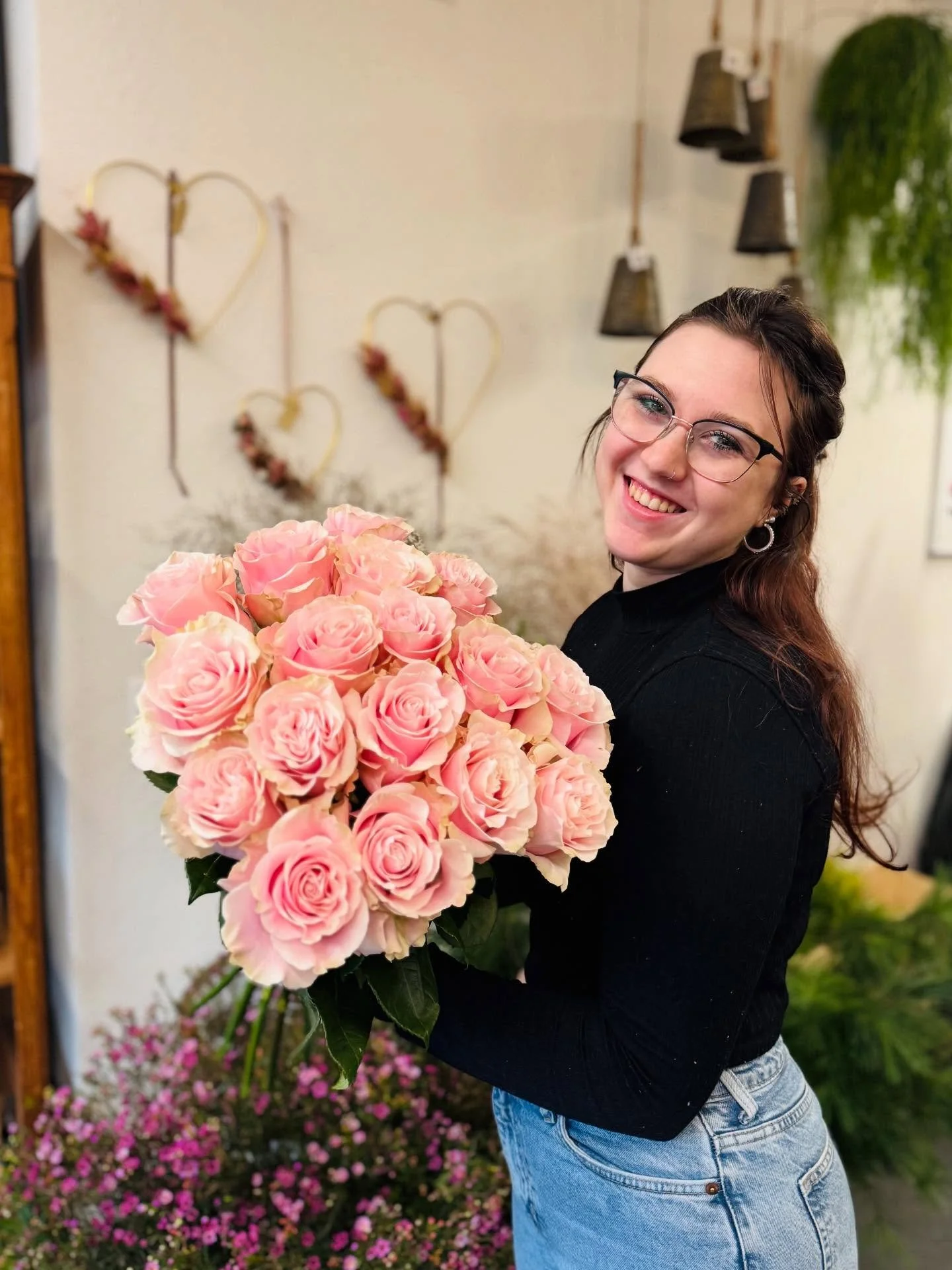 Unsere Teams in St&auml;fa, Richterswil und Thalwil freuen sich auf deinen Besuch &uuml;ber die Feiertage ☺️✨🌸
Danke, dass du lokal einkaufst 💗