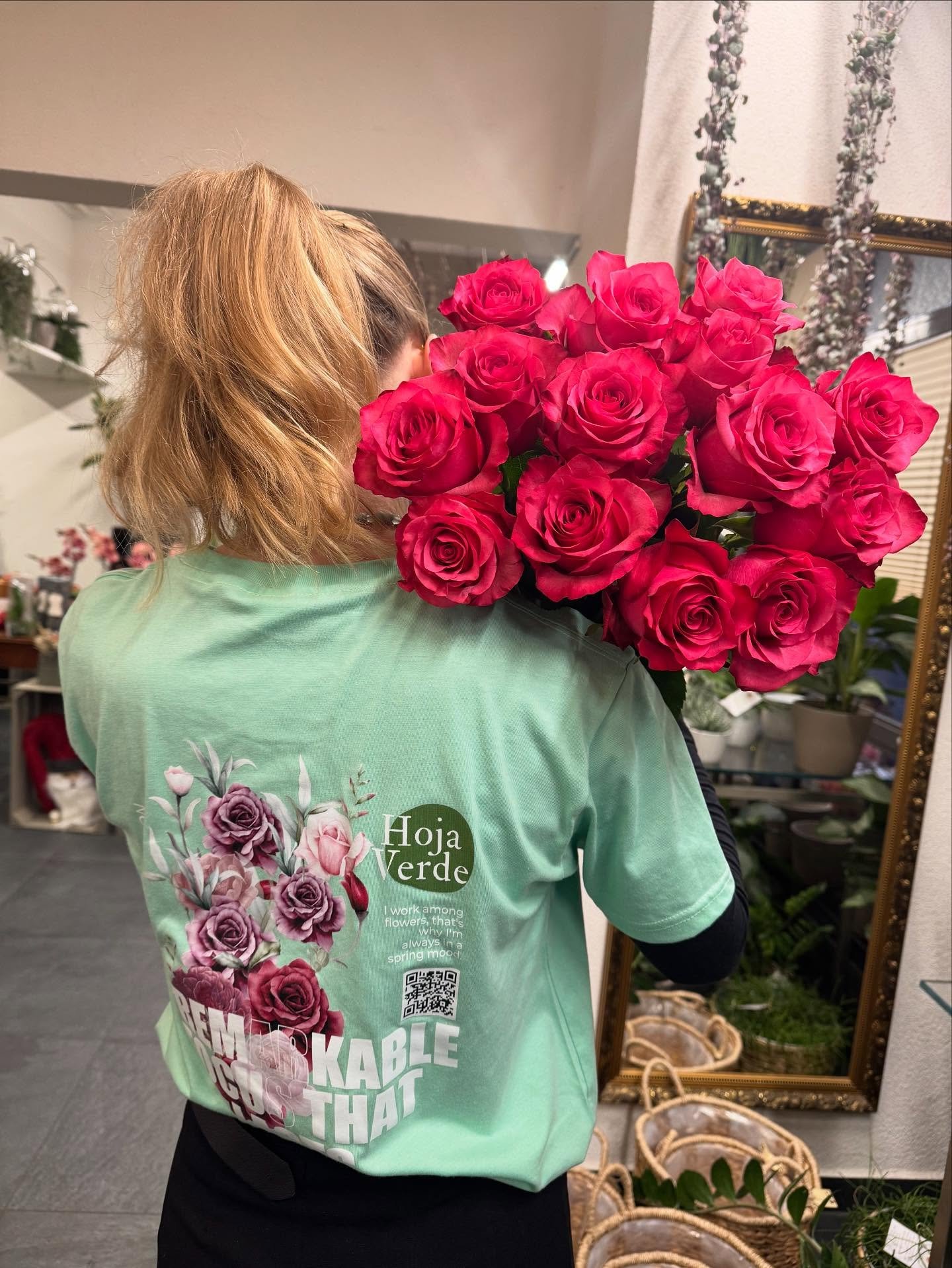 Festlich. Duftend. Herzlich.
Wir helfen Ihnen, Farbe und Freude in die Feiertage zu bringen &ndash; mit Blumen, Geschenken und einem L&auml;cheln. 🌸😊

🕒 FESTTAGS-&Ouml;FFNUNGSZEITEN:
24.12: 8:00&ndash;16:00
25.&ndash;26.12: 9:00&ndash;15:00
31.12: