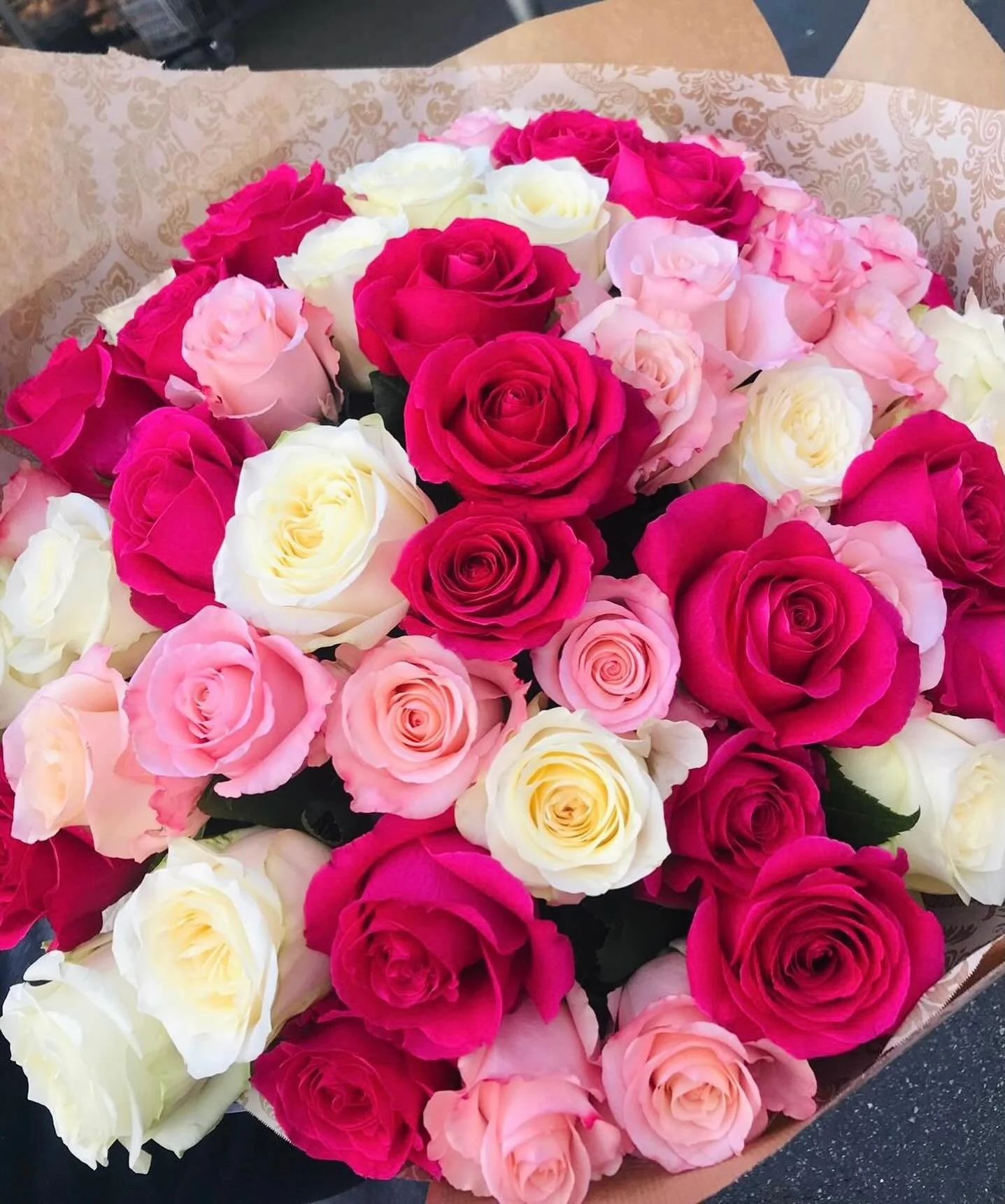 Weil sie mehr verdient als Supermarkt-Blumen. 🥰
Rosen direkt aus Ecuador &mdash; frischer, farbiger, l&auml;nger haltbar. F&uuml;r die Frau, die alles gibt.
Jetzt online bestellen oder abholen am Bahnhof St&auml;fa, Richterswil &amp; Thalwil.