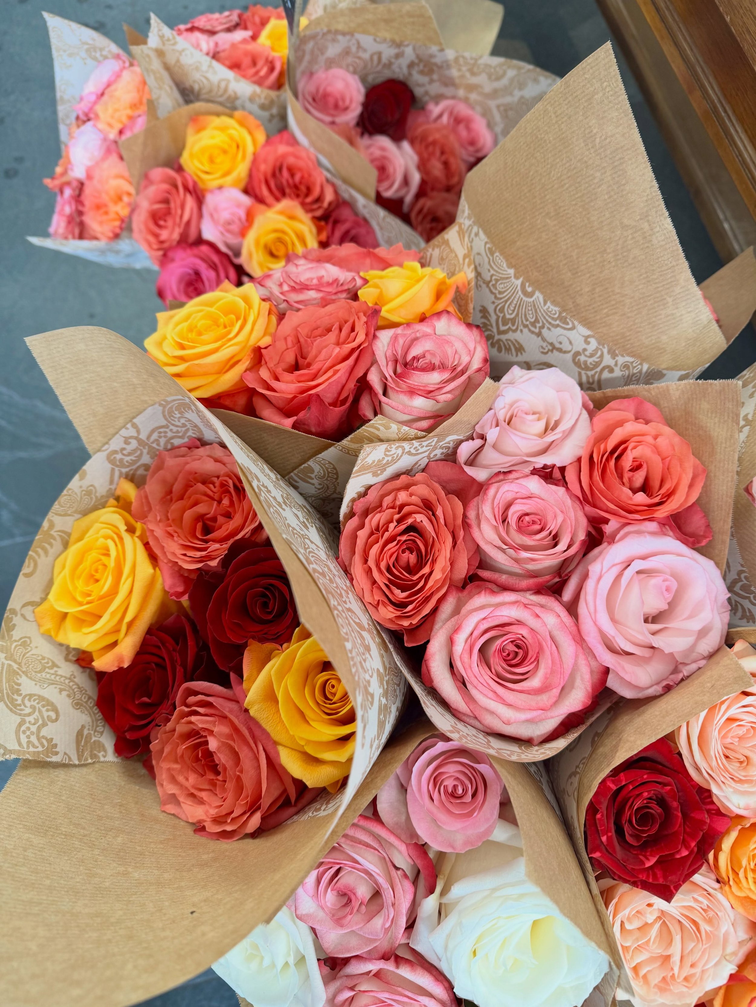 Ganz herzliche, fr&ouml;hliche Gr&uuml;sse von deinen Floristinnen aus St&auml;fa, Richterswil und Thalwil 🌸
Wir w&uuml;nschen dir einen Tag, der dir Freude schenkt &ndash; und in dem etwas Sch&ouml;nes seinen Anfang nimmt.