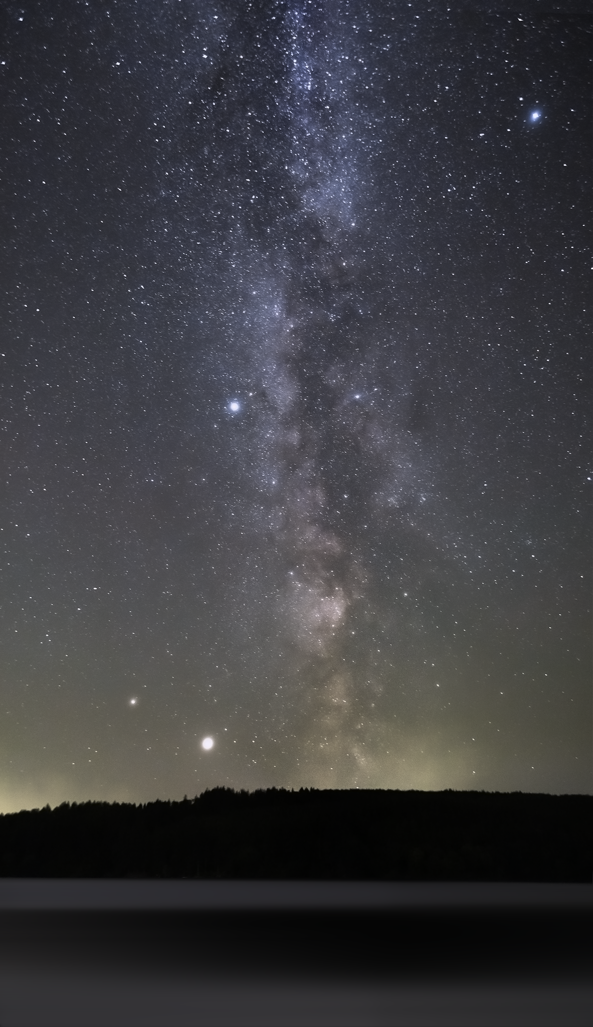 Milky Way Over Lake Vyrnwy.png