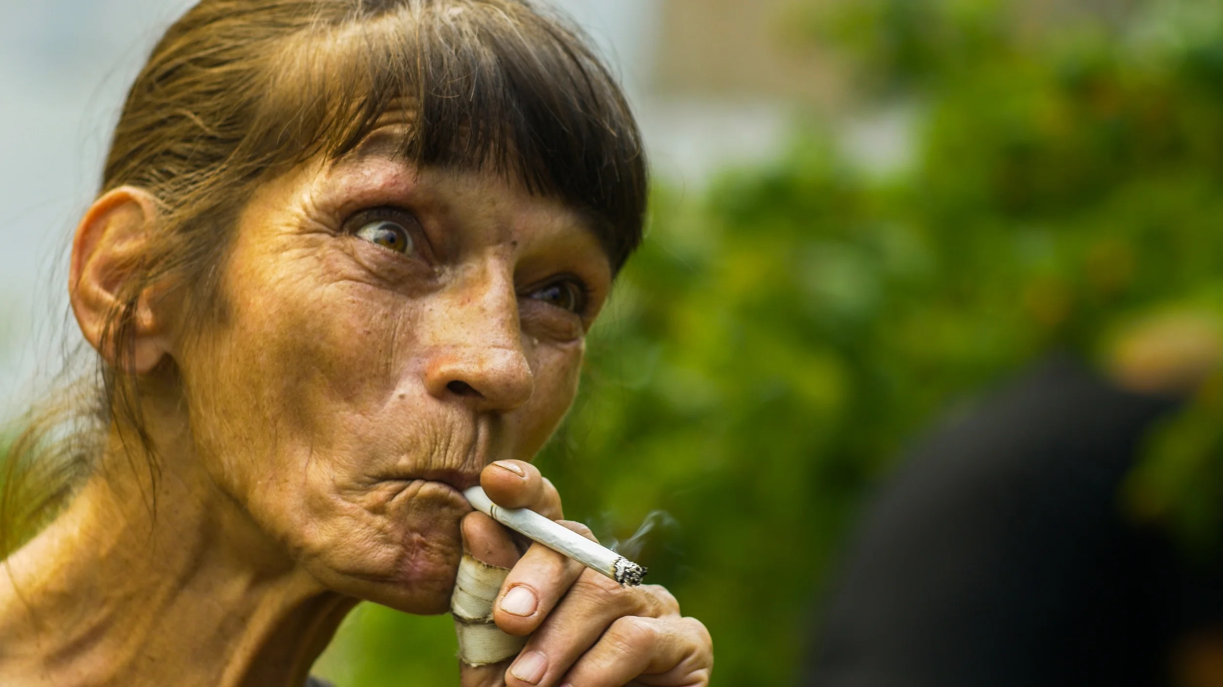 Poco Close Up cigaratte_-2.jpg