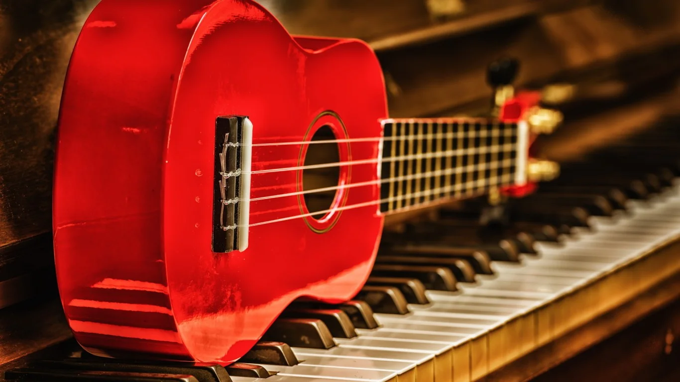 Danza de cuerdas: piano, requinto y guitarra