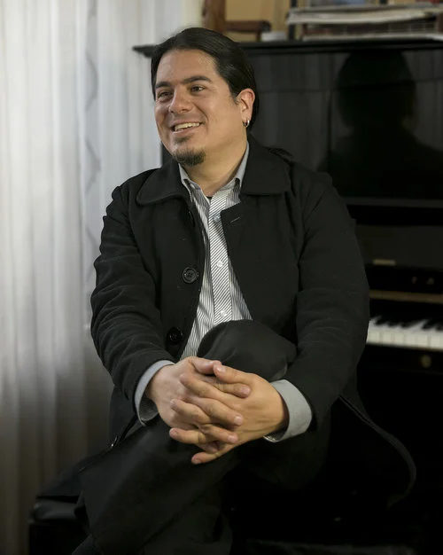 alex alarcon sonreido.jpg