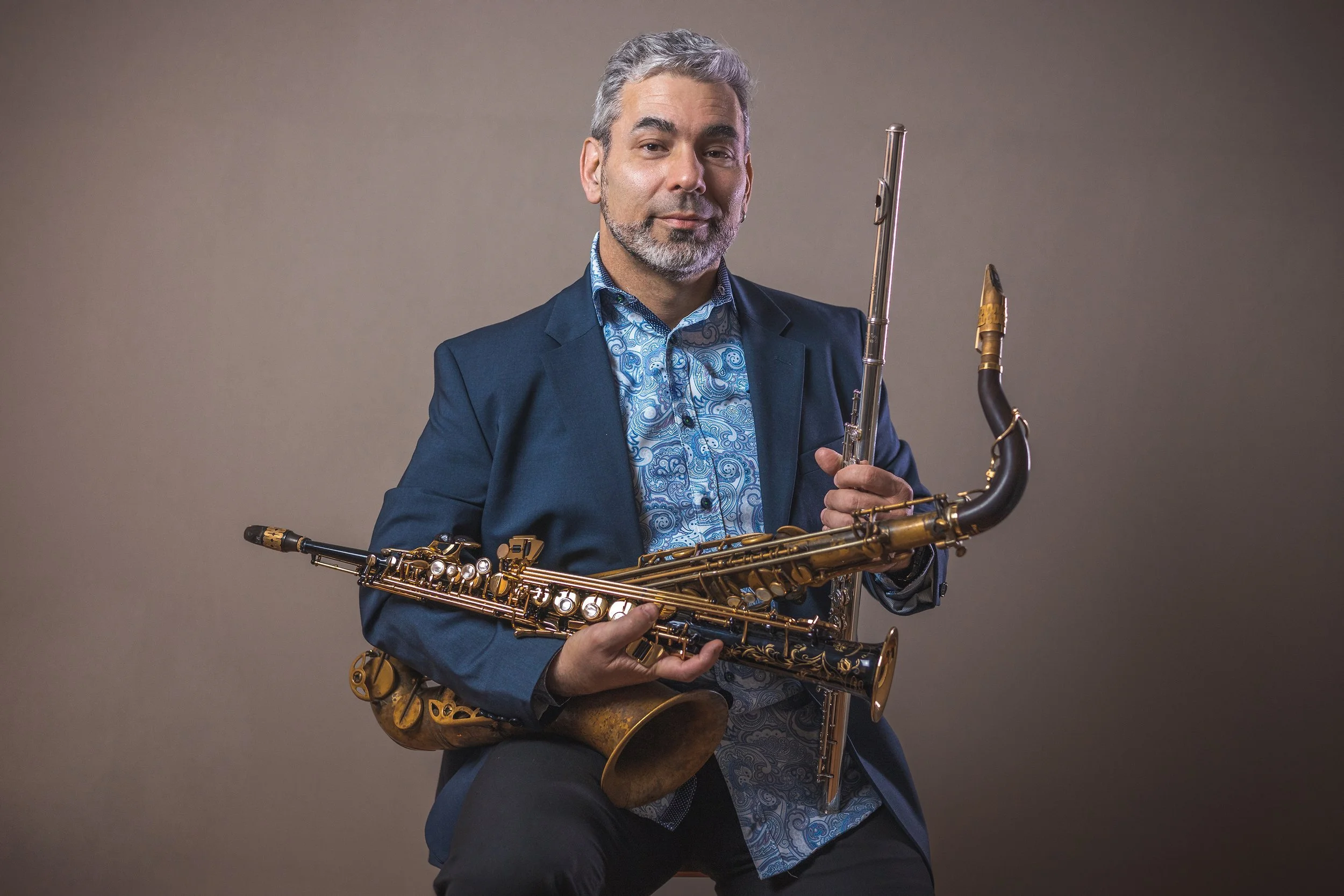      

 
   La Casa de la Música invita a saxofonistas, pianistas, bajistas, percusionistas y músicos en general, a la clase magistral CONCEPTOS DE PERFORMANCE DE JAZZ E IMPROVISACIÓN, la cual será ofrecida por los eminentes maestros integrantes del 