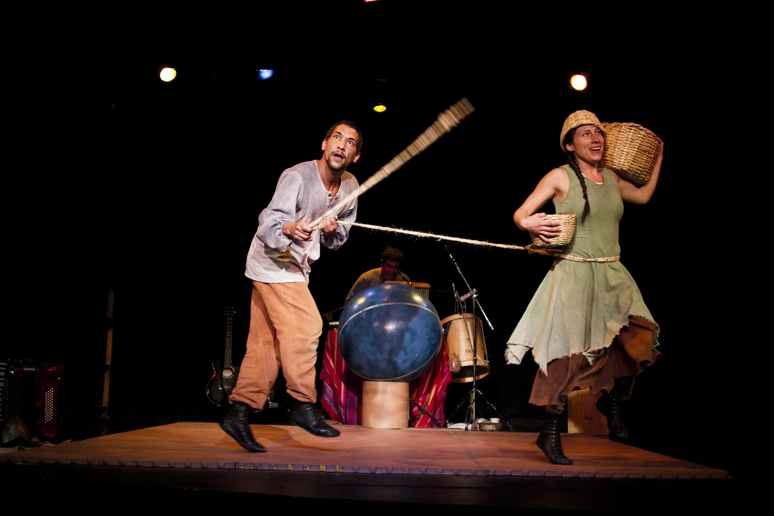      

 
   La Casa de la Música, en su espacio Domingo Chiquito, presenta EL PAÍS DE LA CANELA: LA GRAN TRAVESÍA DE LOS ANDES AL ATLÁNTICO, una aventura llena de risas, música y fantasía para toda la familia. Tres divertidos juglares, entre cancione
