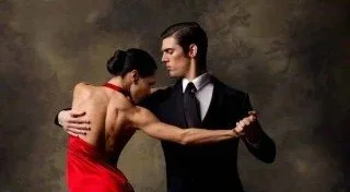      

 
   La Casa de la Música y la Fundación Teatro Nacional Sucre presentan TANGO VIVO, un recorrido por la historia del tango argentino, junto a la Banda Sinfónica Metropolitana de Quito y el cantante argentino Ángel Amosa. Además, la velada con