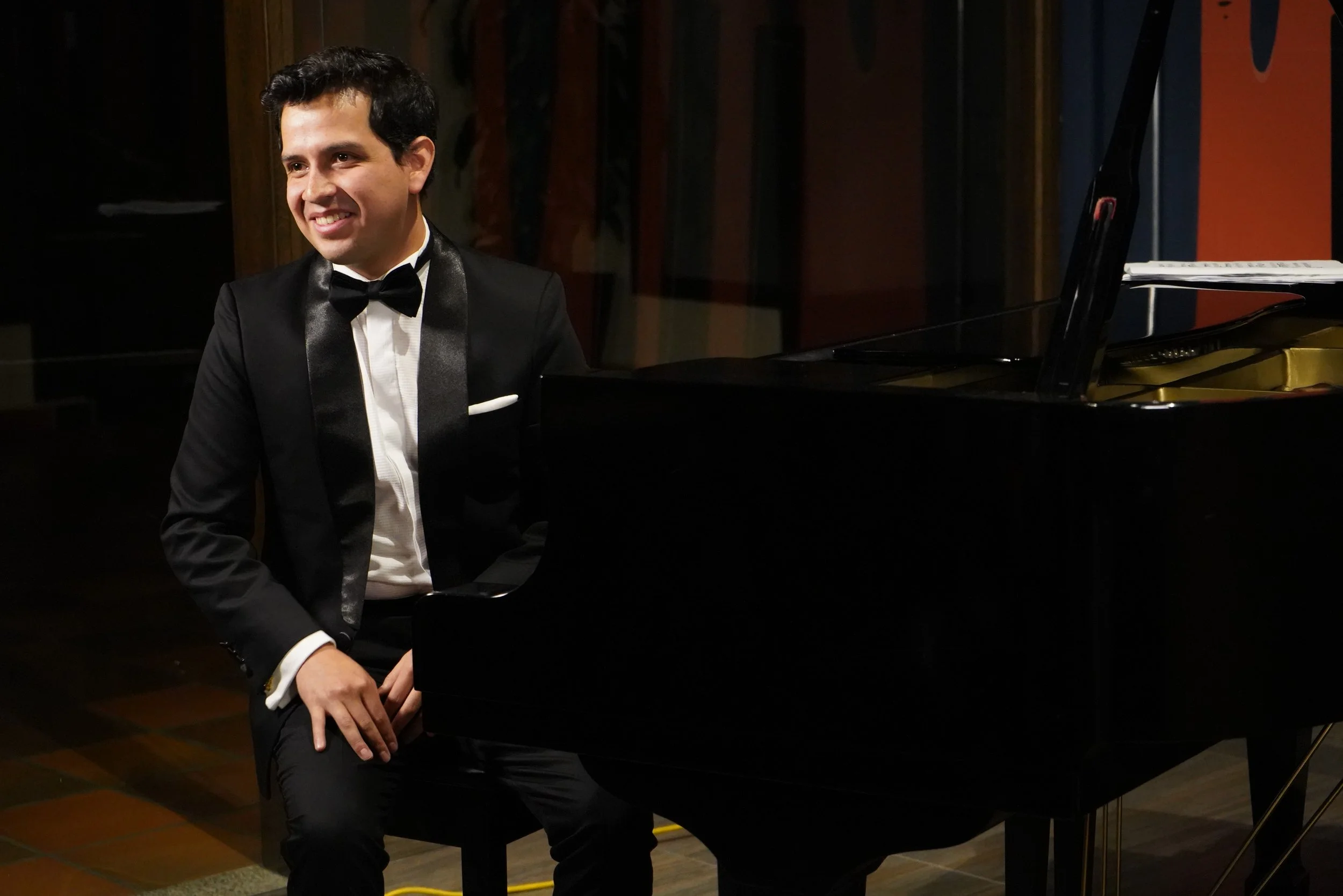      

 
   La Casa de la Música presenta un maravilloso recital con el destacado pianista Christian Ochoa Carrasco. Un repertorio que integra música académica europea, música latinoamericana y contemporánea, con obras de Beethoven, Chopin, Debussy, 