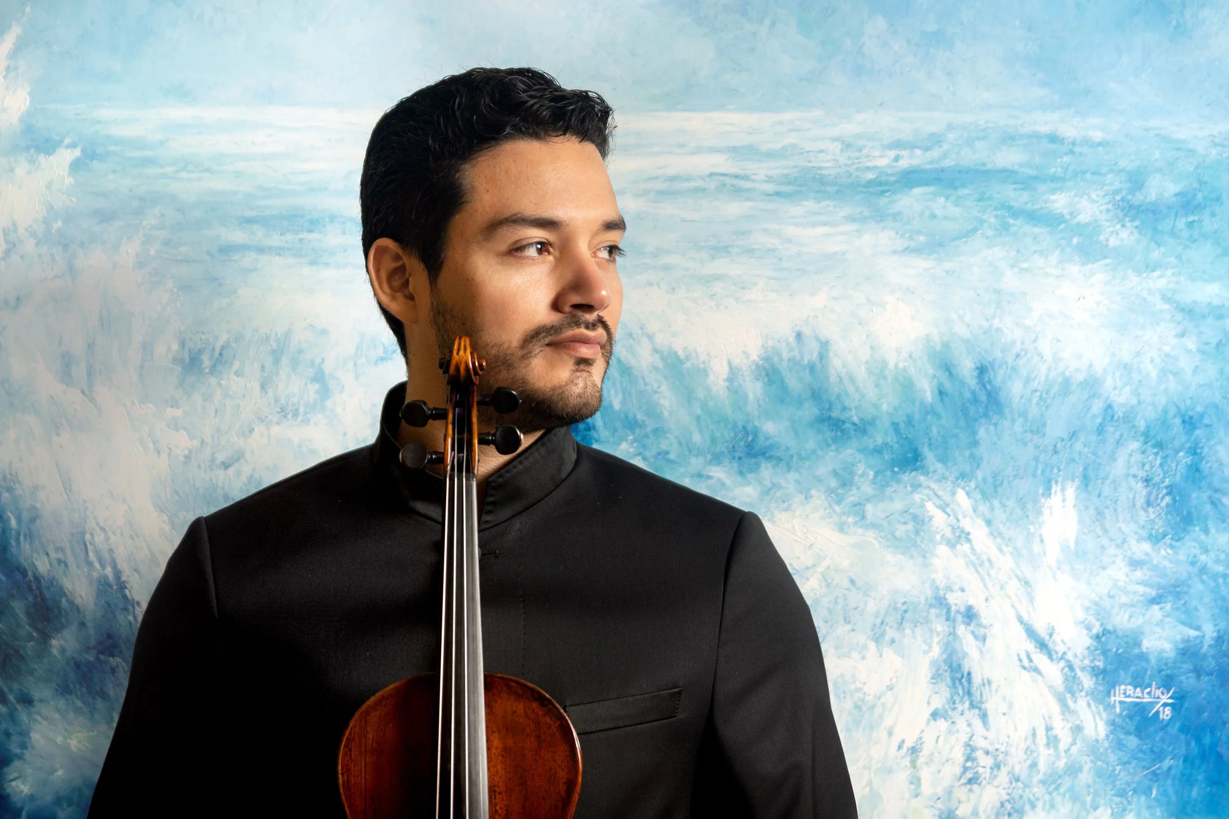 La Casa de la Música y la Orquesta Sinfónica Nacional presentan al destacado violinista Jacob Ormaza. Déjate cautivar por su talento y su impecable interpretación del Concierto para violín de Elgar, una de las obras más brillantes del rep