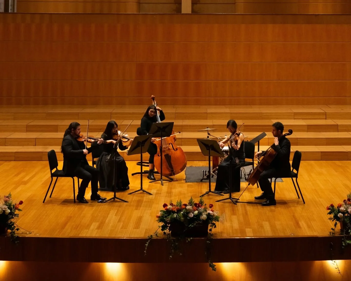 La Casa de la Música presenta NOCHE DEL QUINTETO DE CUERDAS con el grupo de Cámara Concierto UIo. En esta ocasión, la versatilidad de las cuerdas toma el escenario a través de un formato excepcional: un quinteto integrado por Daniel