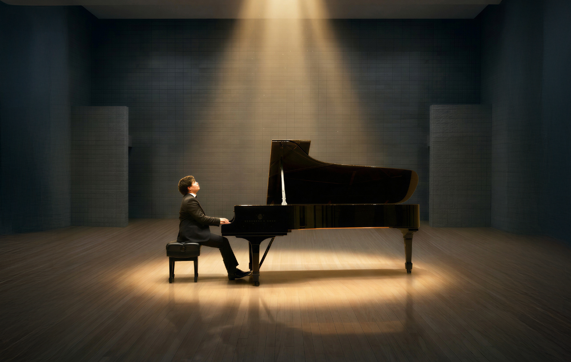      

 
   La Casa de la Música presenta al destacado pianista español Adrián Terán. El joven pianista y compositor español que está deslumbrando al mundo. A sus 18 años, Terán llega a Ecuador precedido por un récord impresionante: primer puesto en 