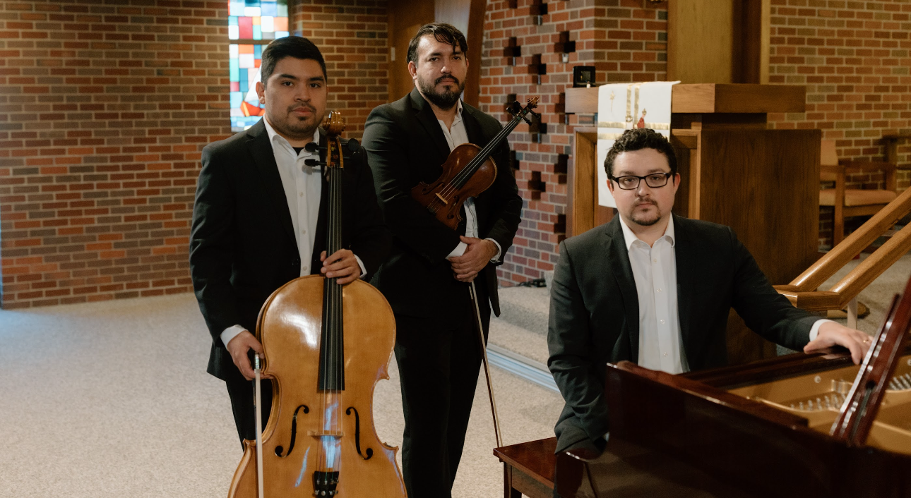 La Casa de la Música presenta al Lienzo Piano Trío, una agrupación que redefine la música de cámara a través de la diversidad cultural. Radicados en Kansas City y galardonados con la Inspiration Grant 2026 de ArtsKC, este trío llega a nue