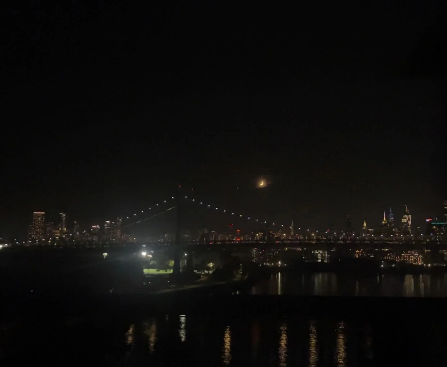 NYC is magic, especially with family. See ya next time big apple 🍎 #I❤️NY Thanks for the bridge and moon pic @billiefoot_foot