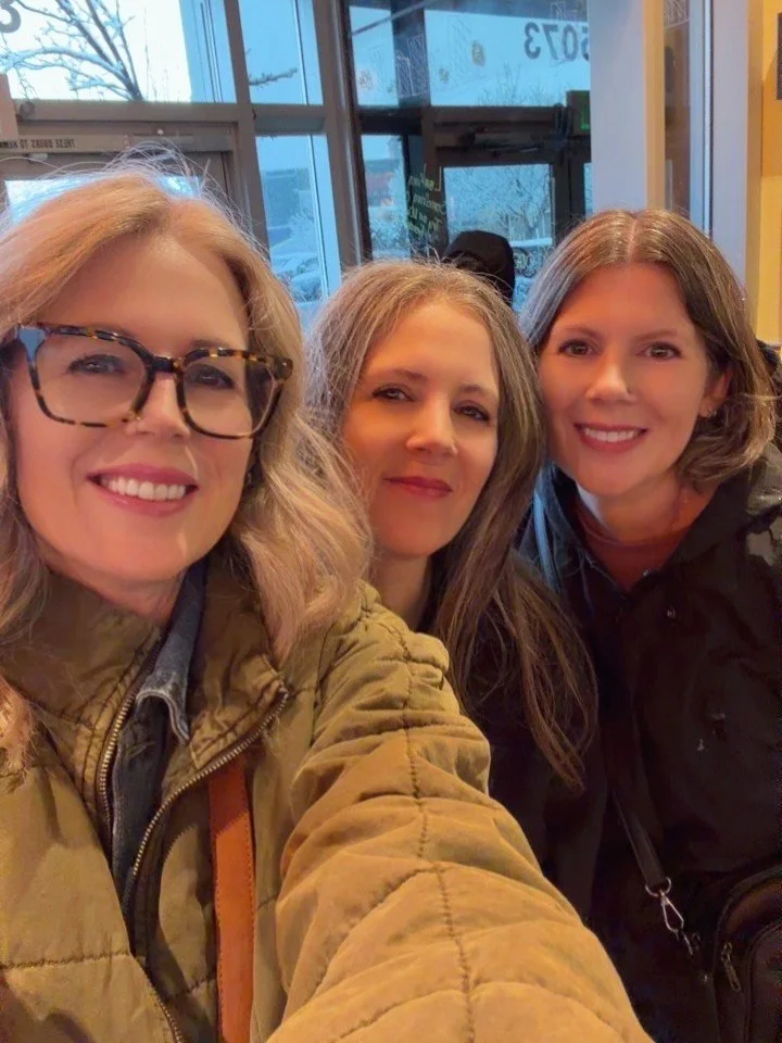 Breakkie with my sissies ☀️