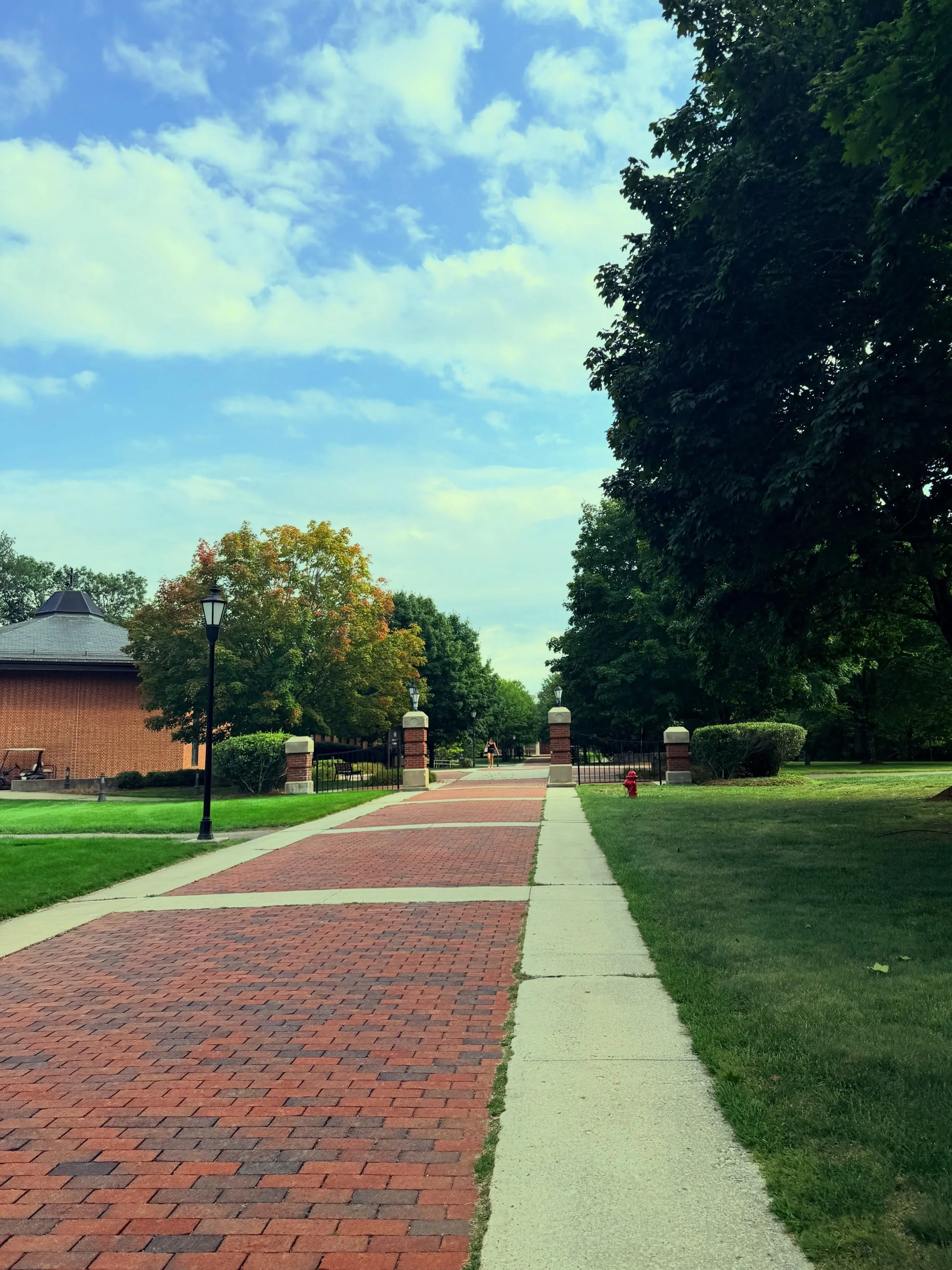 Today was the first day of the fall semester teaching Guitar at Stonehill College. What a lovely campus 💜