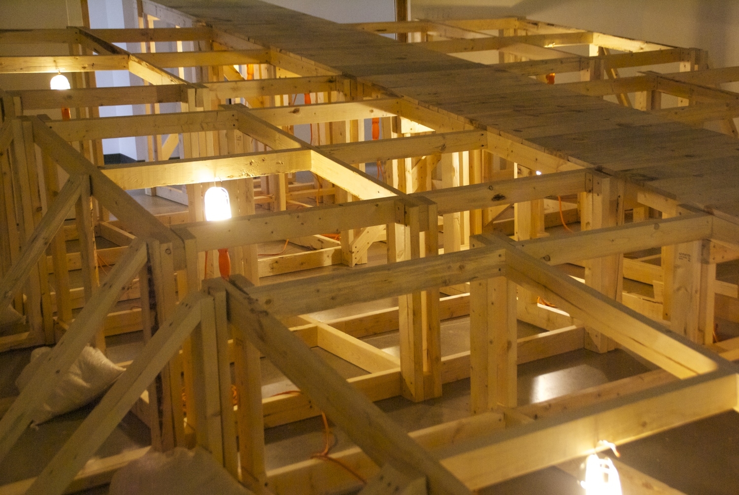 DETAIL FALSE PROGRESS 2015, Pine, Screws, Work Lights, Sand Bags Dimension Variable
