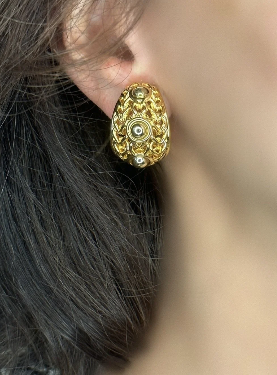 gold smooth stone woven hoop earrings by Larisa Barrera.png