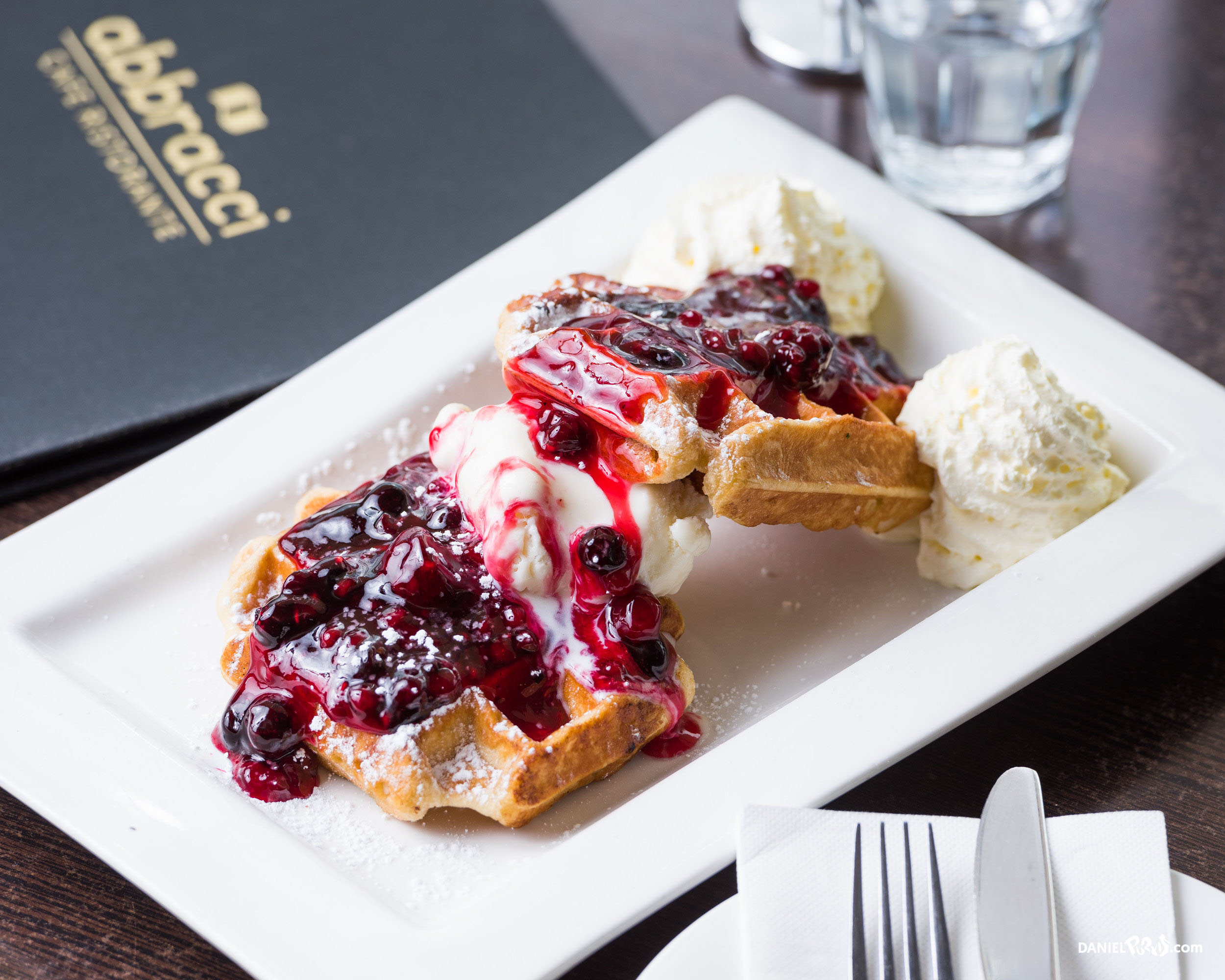 AbbracciCafe_MixedBerryWaffles_DSC_9912_2880x2304.jpg