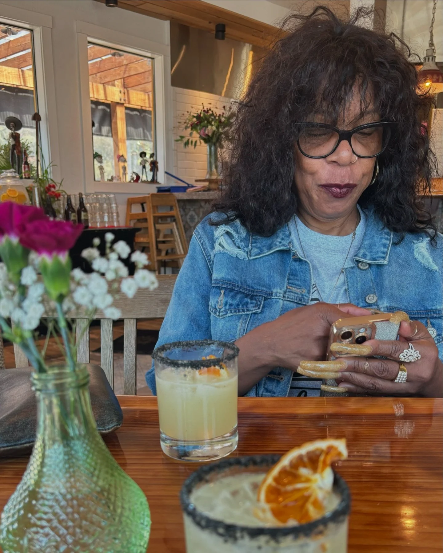 Mom: &ldquo;I'm going to put my phone away so you can&rsquo;t take photos of me on my phone&rdquo; 😑😑😑

Anyway, thank you mom for coming over and helping me get our place together! It&rsquo;s almost there. #bestmom