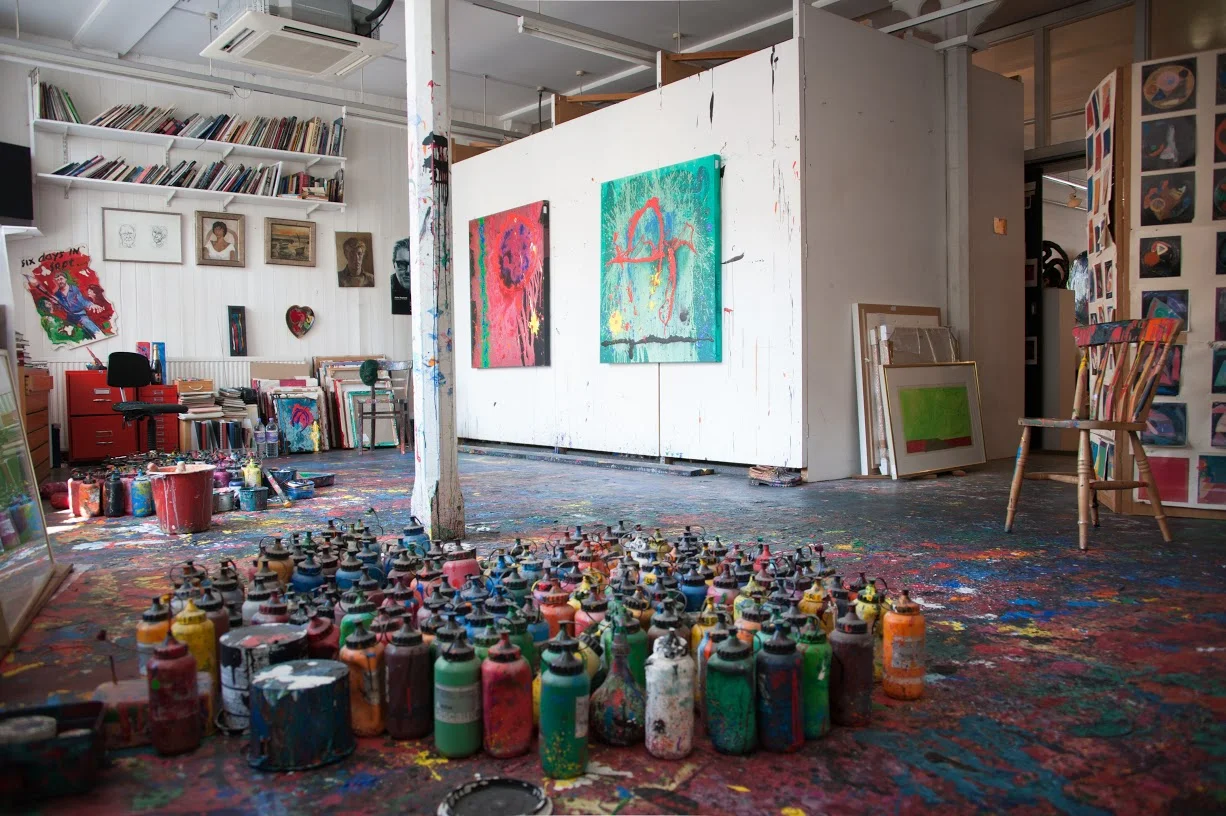 Image courtesy of Beverley Heath-Hoyland, Estate of John Hoyland. Photographed by Brian Benson for DACS © Brian Benson, 2016