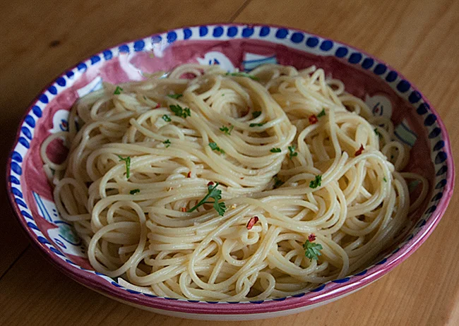 Spaghetti Aglio e Olio (Spaghetti, Garlic and Olive Oil)