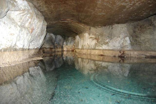 Cavascura grotto baths.