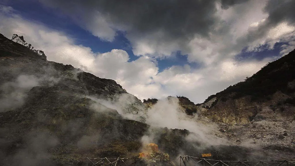 The active fumaroles of the Phlegraean Fields