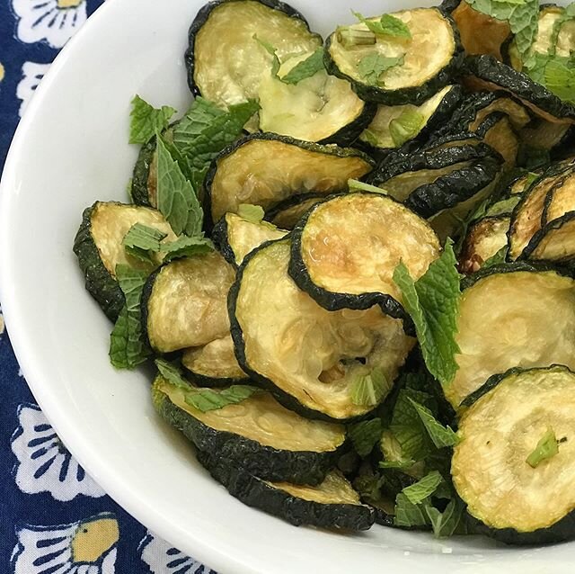 It&rsquo;s almost that time of year! Time to make zucchini scapece style. A perfect way to make loads of zucchini in advance and preserve with white win vinegar. 🔗in bio💙