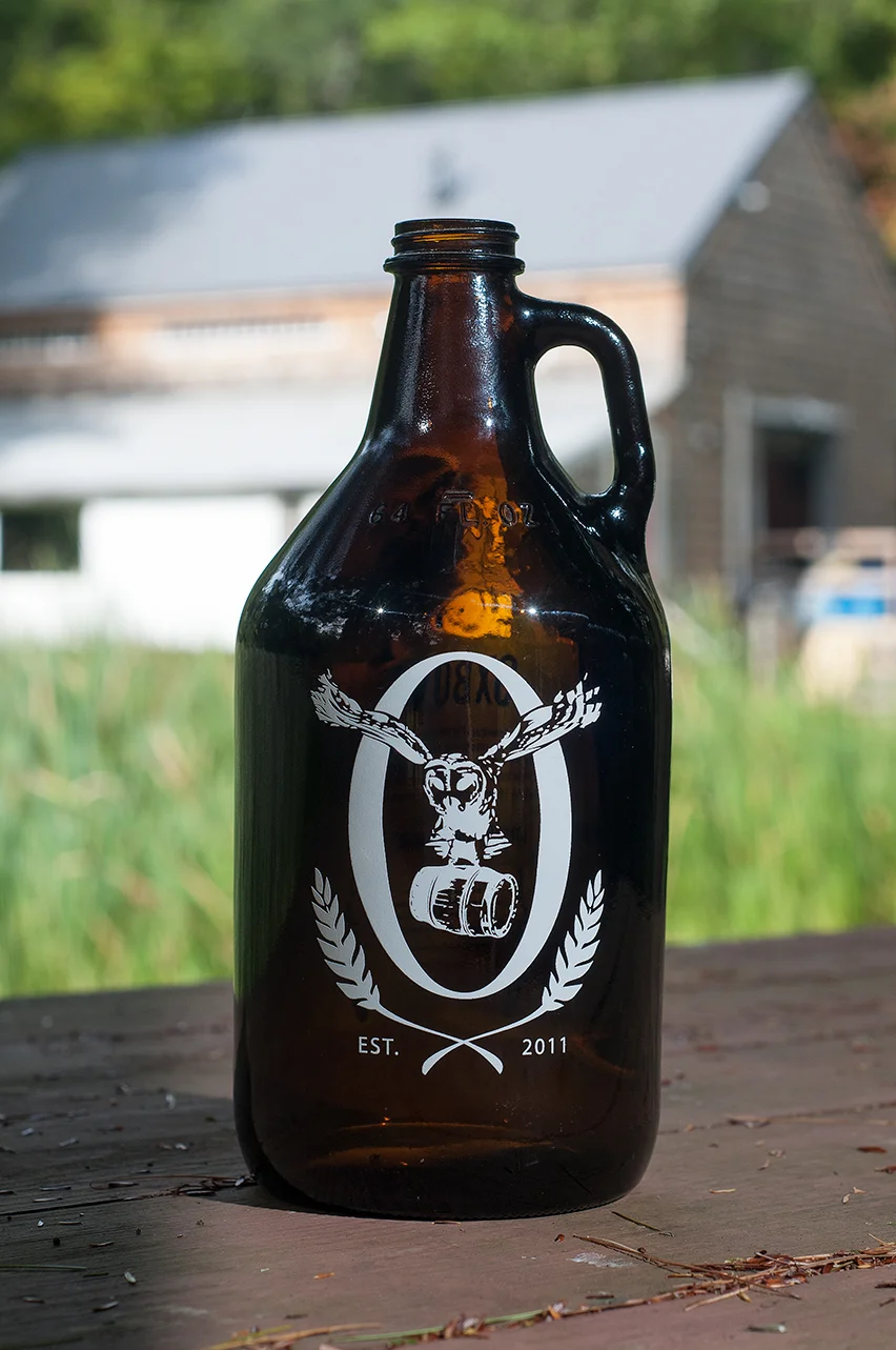 090914_GrowlerwithBrewerybackdrop_AndrewFosterPhoto.jpg