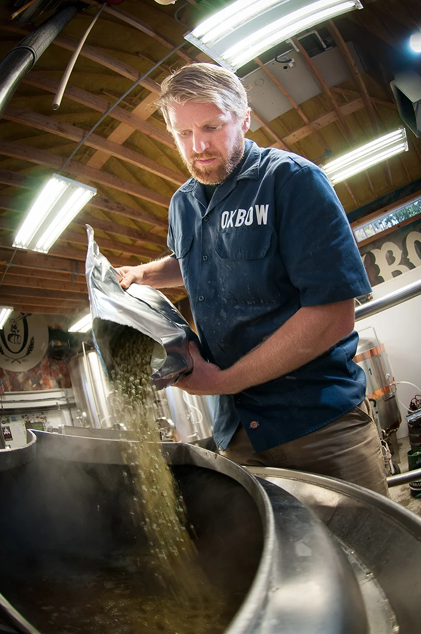 090914_TimAdamsaddinghopps_OxbowBrewing_AndrewFosterPhoto.jpg