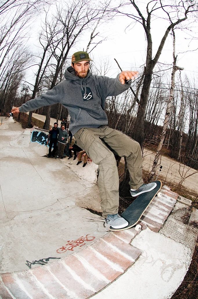 JamesEngle_FrontPivotFakie_AndrewFosterPhoto.jpg