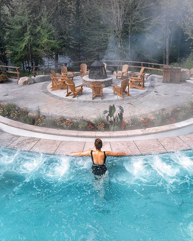 Spa days are the best days 💆🏻&zwj;♀️ Have you ever done hydrotherapy? It&rsquo;s an ancient practice that&rsquo;s supposed to be good for detoxification and relaxation. The best part is the hot-cold-relax cycle (aka get real 🔥 then jump into an ic
