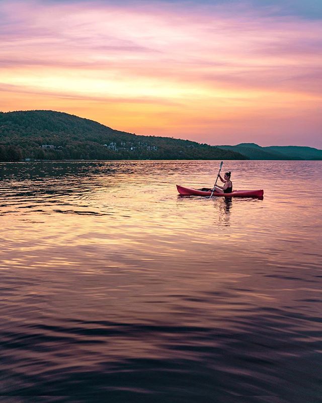 We paddled out just as the lake started changing all shades of purples and pinks. As much as I love exploring far off exotic places, there&rsquo;s something special about a pretty sunset spent in good company. Thanks to @monttremblant for such a perf