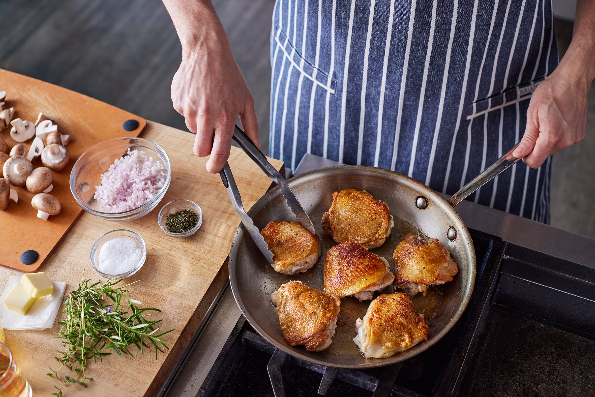 SLT_2022_0516_CULINARY_Process_Pan_Searing_Chicken_Thighs_0012.jpg