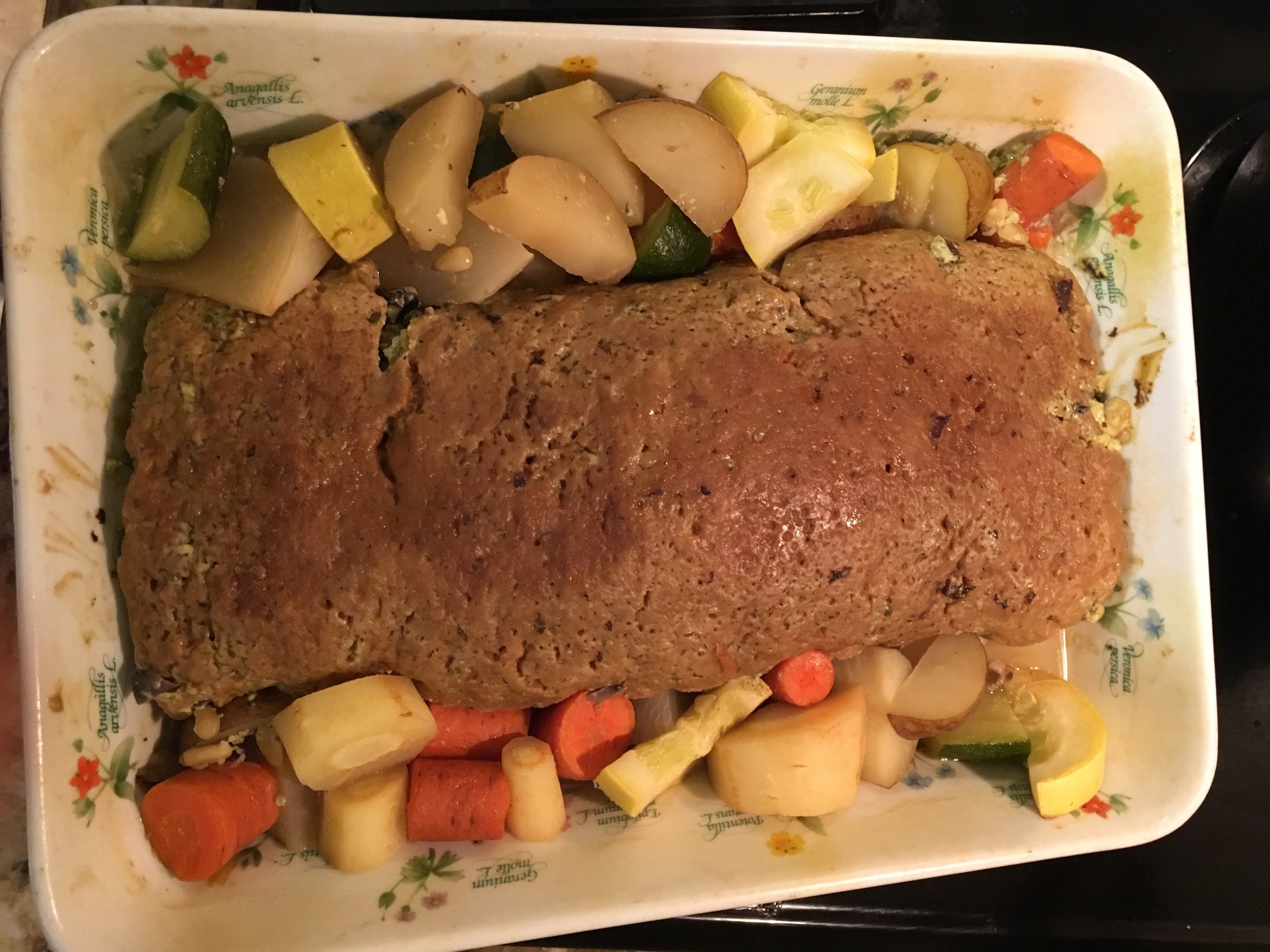 Stuffed seitan roast with veggies