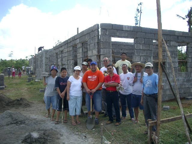 Leo with GK Volunteers Mauban,Quezon.JPG